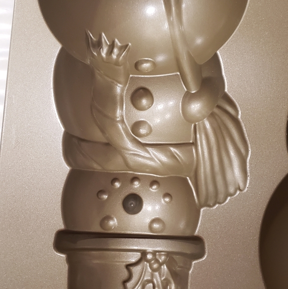 WILLIAMS SONOMA BY NORDIC WARE SNOWMAN CAKE PAN - Picture 5 of 5